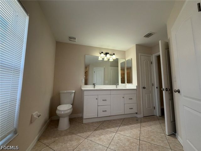3527 NE 19th PL, Cape Coral, FL 33909