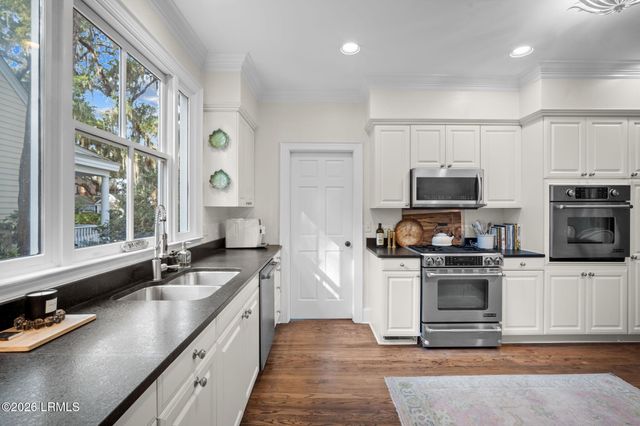 10 Waterside Drive, Beaufort, SC 29907