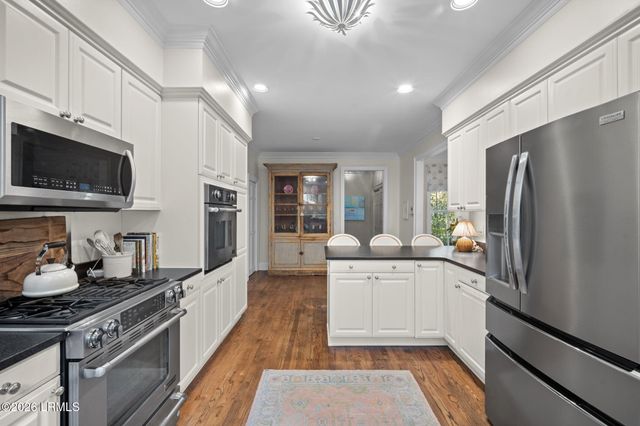 10 Waterside Drive, Beaufort, SC 29907