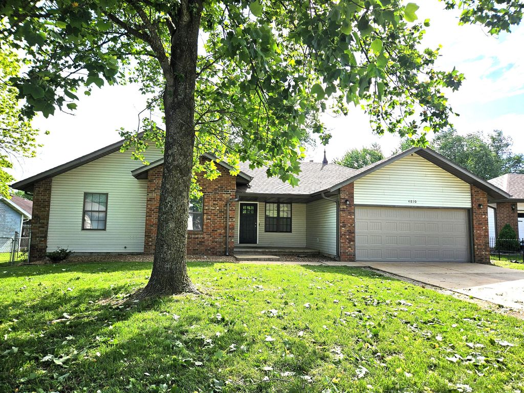 4810 W Tarkio Street, Springfield, MO 65802
