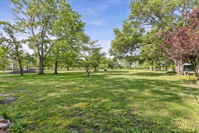 5200 E EAGLE RIDGE RD, Columbia, MO 65201