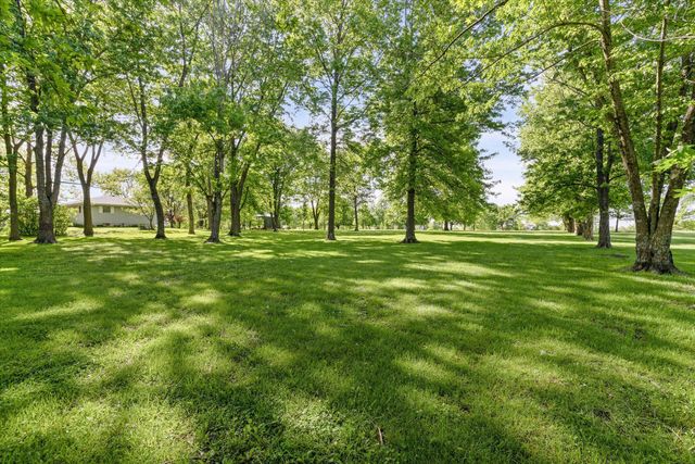 5200 E EAGLE RIDGE RD, Columbia, MO 65201