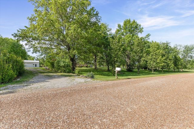 5200 E EAGLE RIDGE RD, Columbia, MO 65201