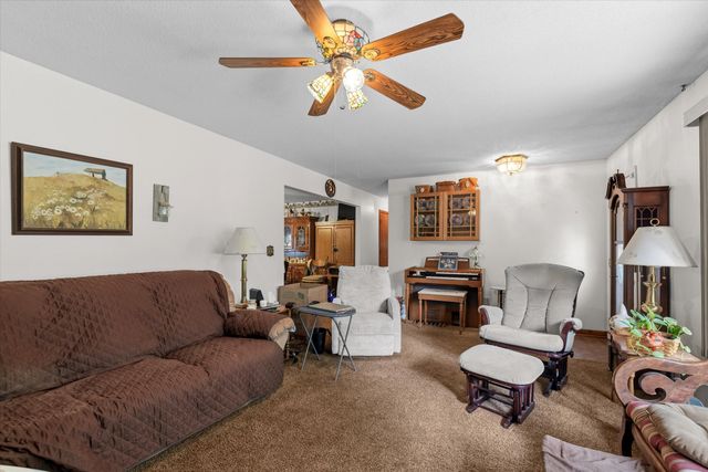 5200 E EAGLE RIDGE RD, Columbia, MO 65201