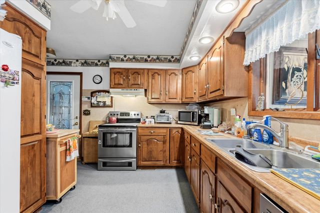 5200 E EAGLE RIDGE RD, Columbia, MO 65201