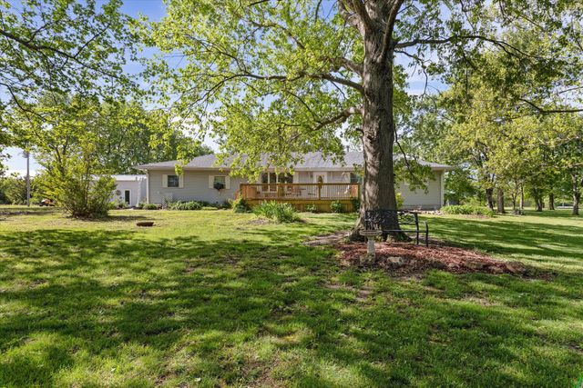 5200 E EAGLE RIDGE RD, Columbia, MO 65201
