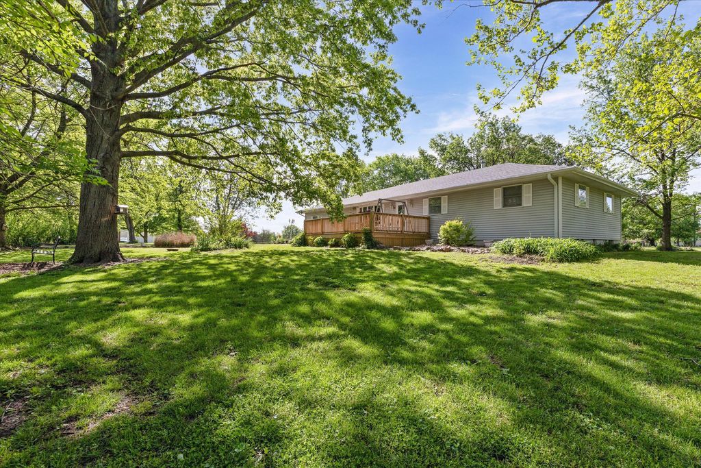 5200 E EAGLE RIDGE RD, Columbia, MO 65201
