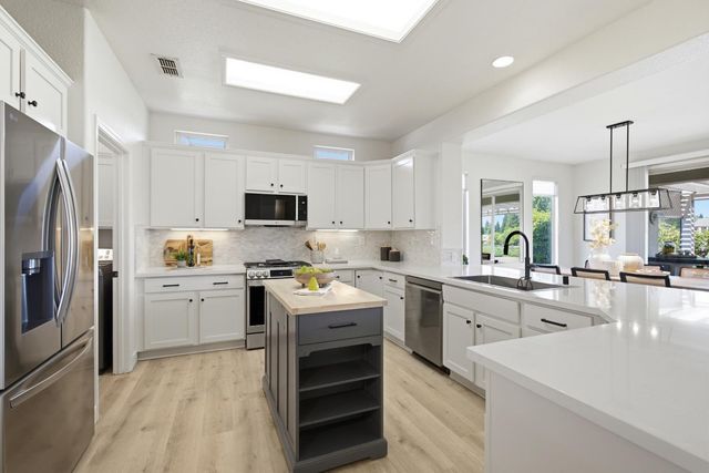 1817 Barn Valley, Lincoln, CA 95648