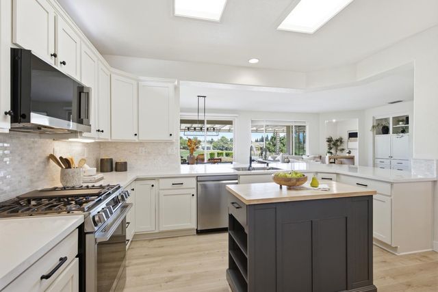 1817 Barn Valley, Lincoln, CA 95648