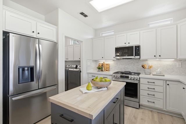 1817 Barn Valley, Lincoln, CA 95648