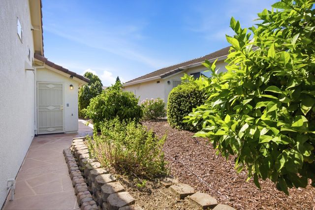 1817 Barn Valley, Lincoln, CA 95648