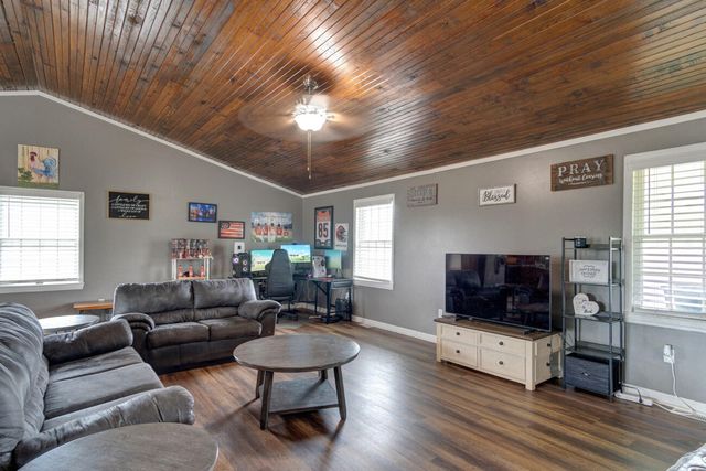 185 Wheat School Road, Salvisa, KY 40372