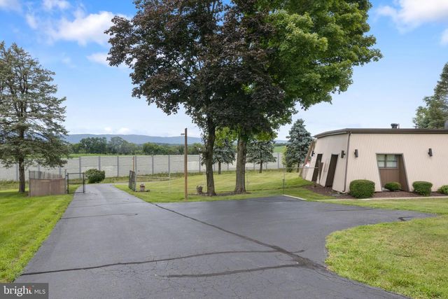 2113 NEWVILLE RD, Carlisle, PA 17015