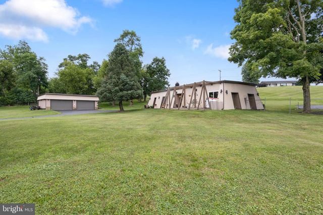 2113 NEWVILLE RD, Carlisle, PA 17015