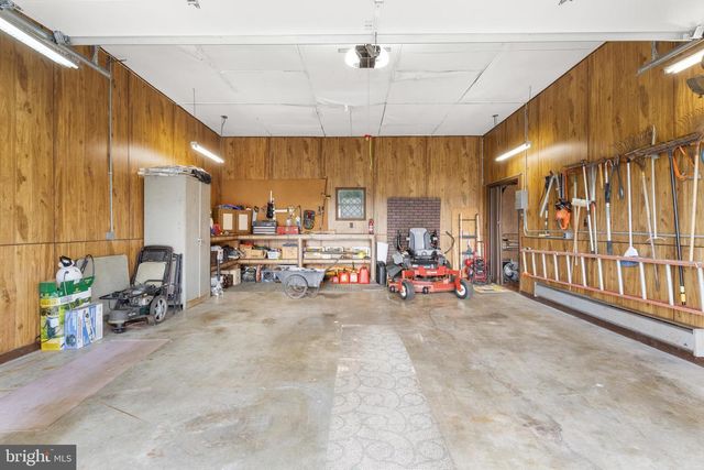 2113 NEWVILLE RD, Carlisle, PA 17015