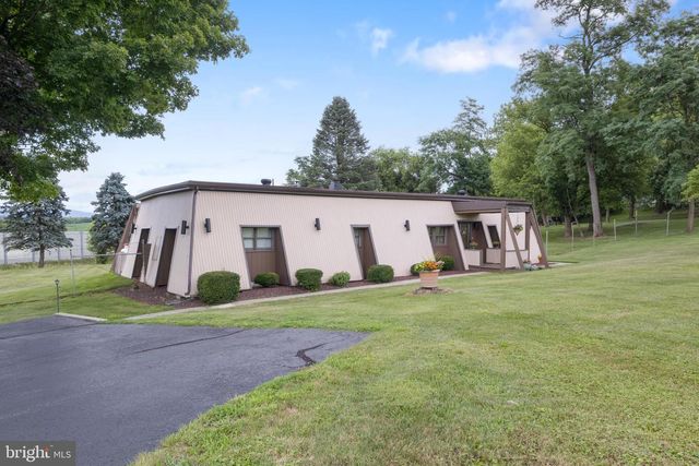 2113 NEWVILLE RD, Carlisle, PA 17015