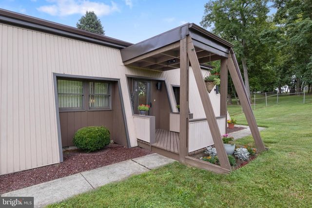 2113 NEWVILLE RD, Carlisle, PA 17015
