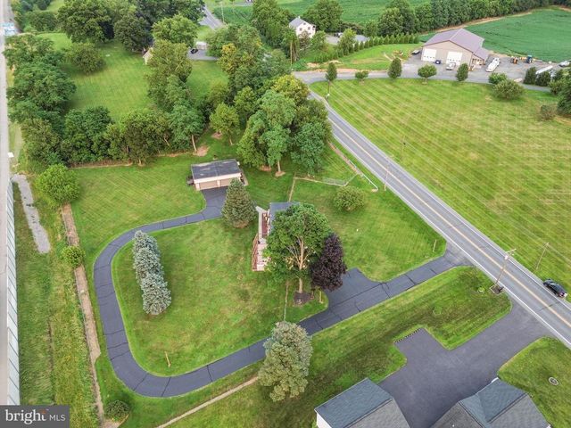 2113 NEWVILLE RD, Carlisle, PA 17015