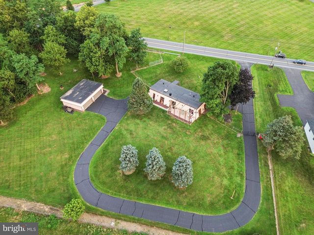 2113 NEWVILLE RD, Carlisle, PA 17015
