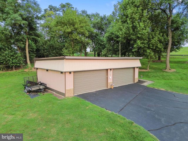 2113 NEWVILLE RD, Carlisle, PA 17015