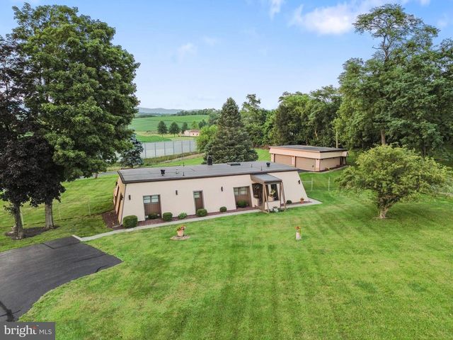 2113 NEWVILLE RD, Carlisle, PA 17015