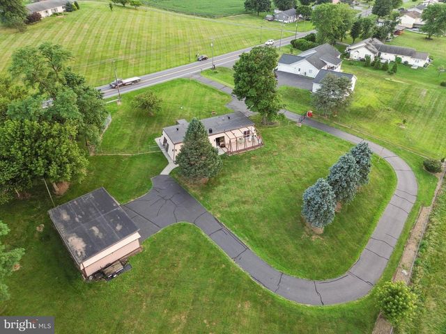 2113 NEWVILLE RD, Carlisle, PA 17015