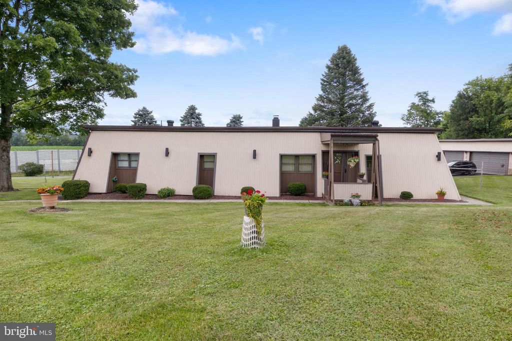2113 NEWVILLE RD, Carlisle, PA 17015