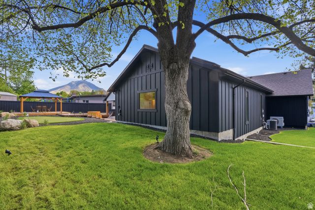 1975 E GUNDERSON LN, Holladay, UT 84124