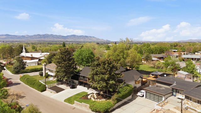 1975 E GUNDERSON LN, Holladay, UT 84124