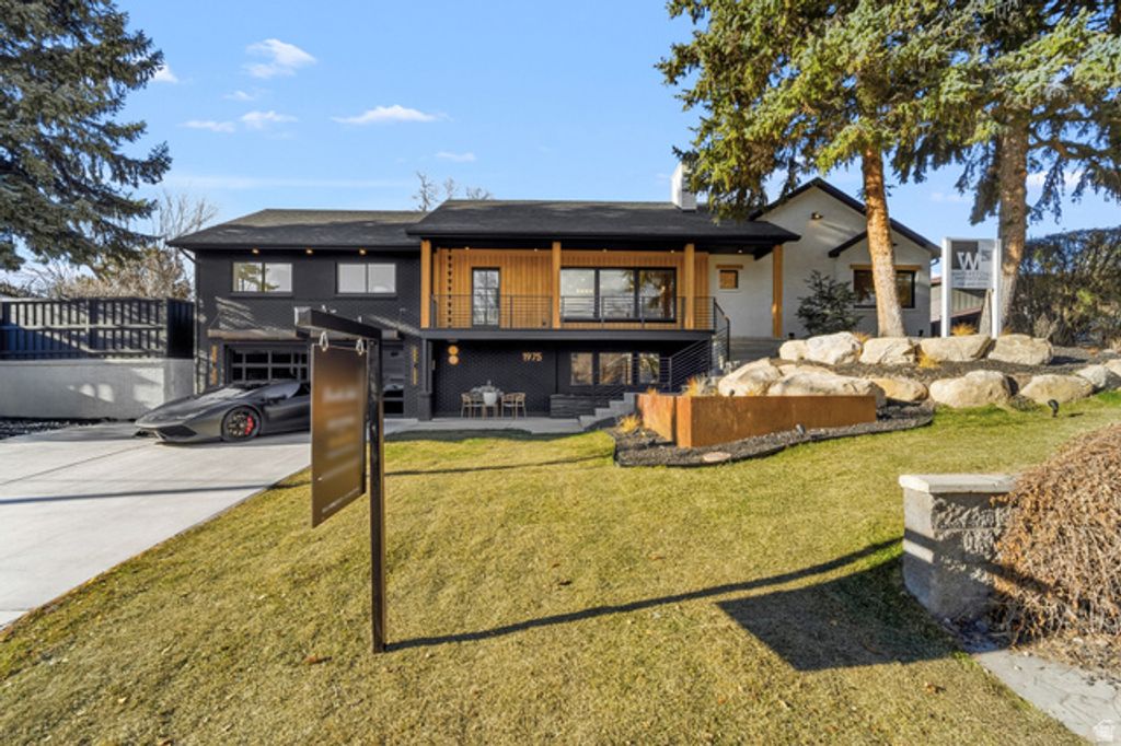 1975 E GUNDERSON LN, Holladay, UT 84124