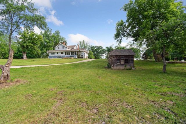 2611 SOUTH ROAD, Burlington, WI 53105