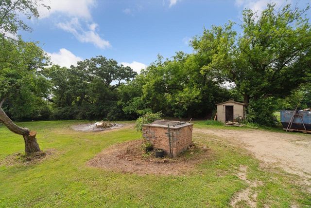 2611 SOUTH ROAD, Burlington, WI 53105