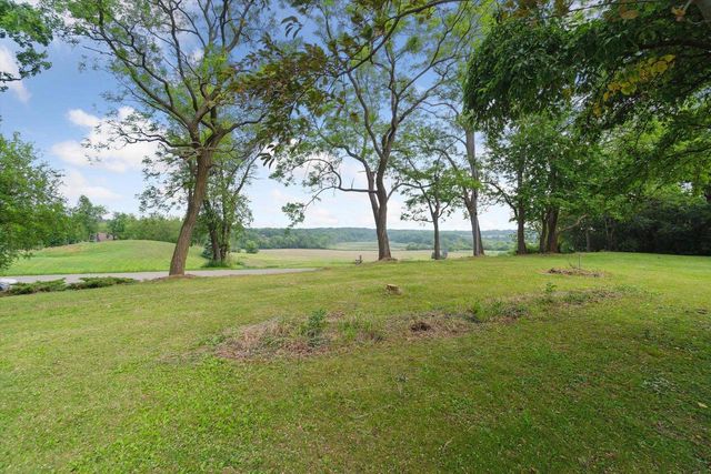 2611 SOUTH ROAD, Burlington, WI 53105