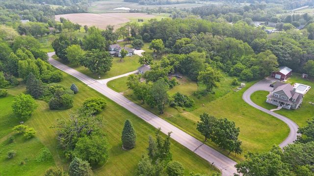 2611 SOUTH ROAD, Burlington, WI 53105