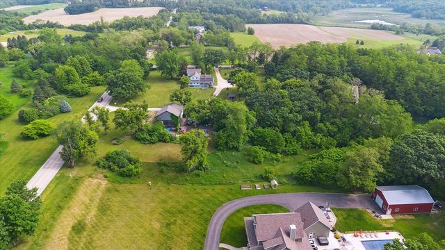 2611 SOUTH ROAD, Burlington, WI 53105