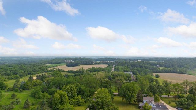 2611 SOUTH ROAD, Burlington, WI 53105