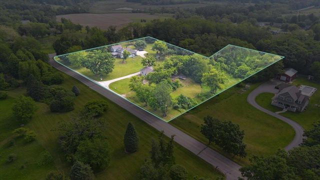 2611 SOUTH ROAD, Burlington, WI 53105