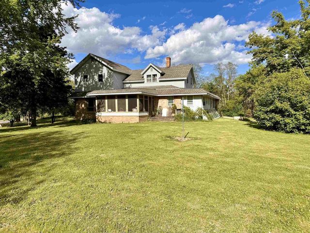 2611 SOUTH ROAD, Burlington, WI 53105