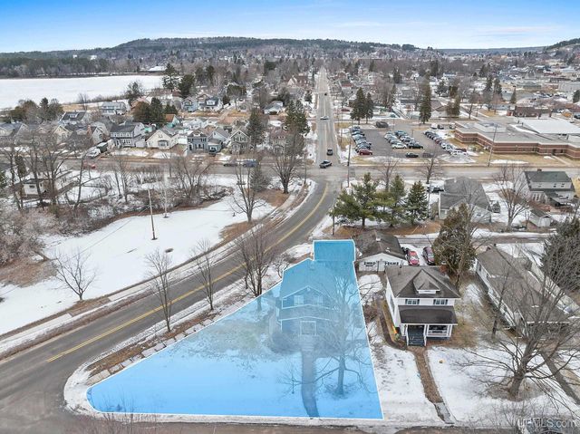 420 Cass Avenue, Kingsford, MI 49802