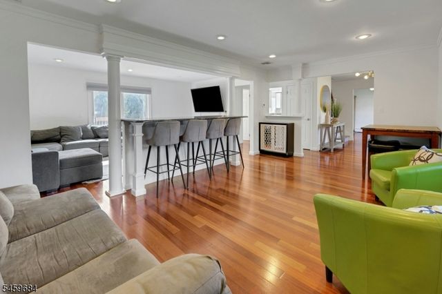 10 Cambray Rd, Montville Twp., NJ 07045