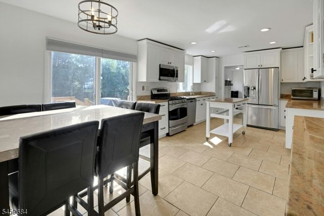 10 Cambray Rd, Montville Twp., NJ 07045