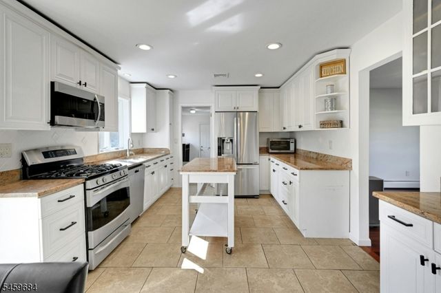 10 Cambray Rd, Montville Twp., NJ 07045