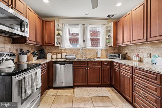 1720 LOCUST ST, Norristown, PA 19401