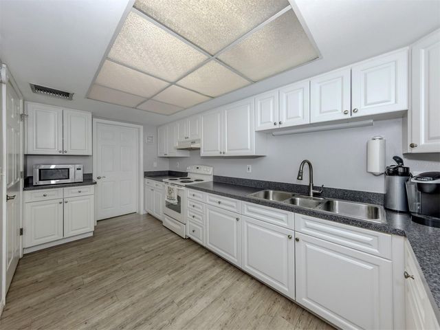 1211 CAPRI ISLES BOULEVARD 114, Venice, FL 34292