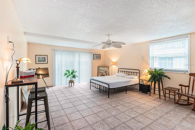 12465 2ND STREET E 105B, Treasure Island, FL 33706