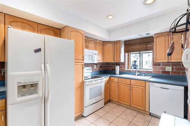 12465 2ND STREET E 105B, Treasure Island, FL 33706