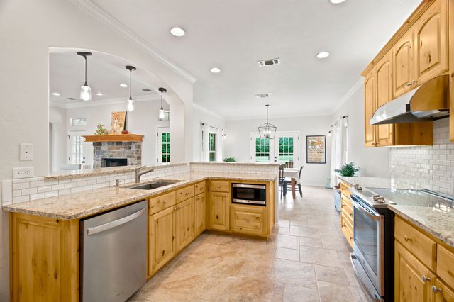 140 Buckingham Court, Weatherford, TX 76088