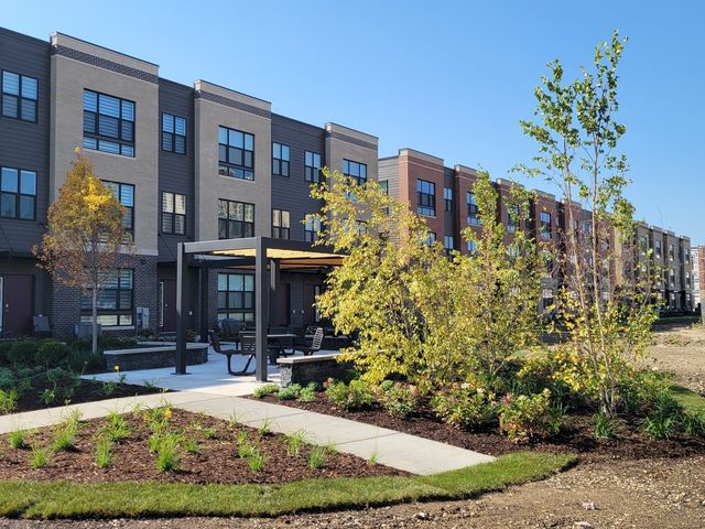 361 Summit Circle, Lombard, IL 60148