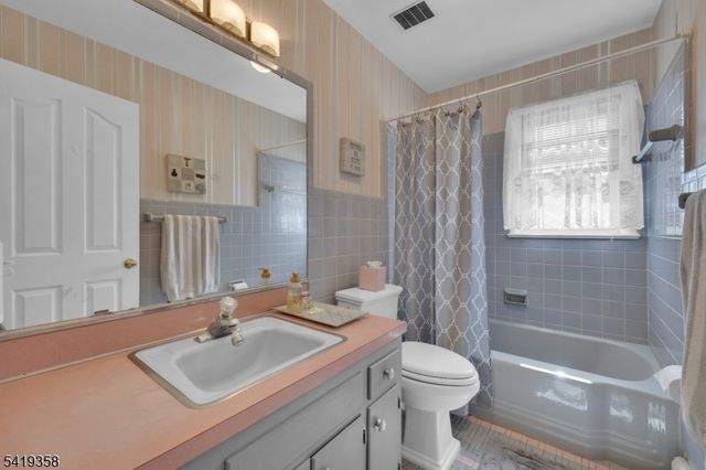 705 Schoolhouse Ln, Bound Brook Boro, NJ 08805