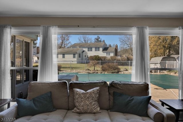 705 Schoolhouse Ln, Bound Brook Boro, NJ 08805